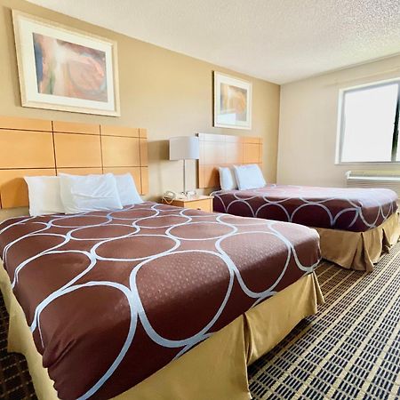 The Quincy Inn & Suites ภายนอก รูปภาพ