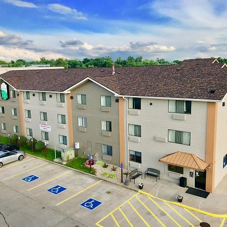 The Quincy Inn & Suites ภายนอก รูปภาพ