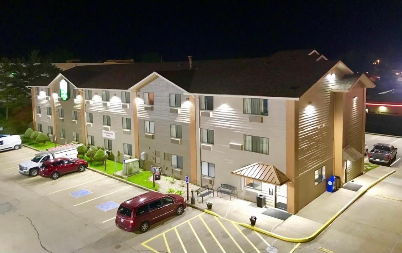 The Quincy Inn & Suites ภายนอก รูปภาพ