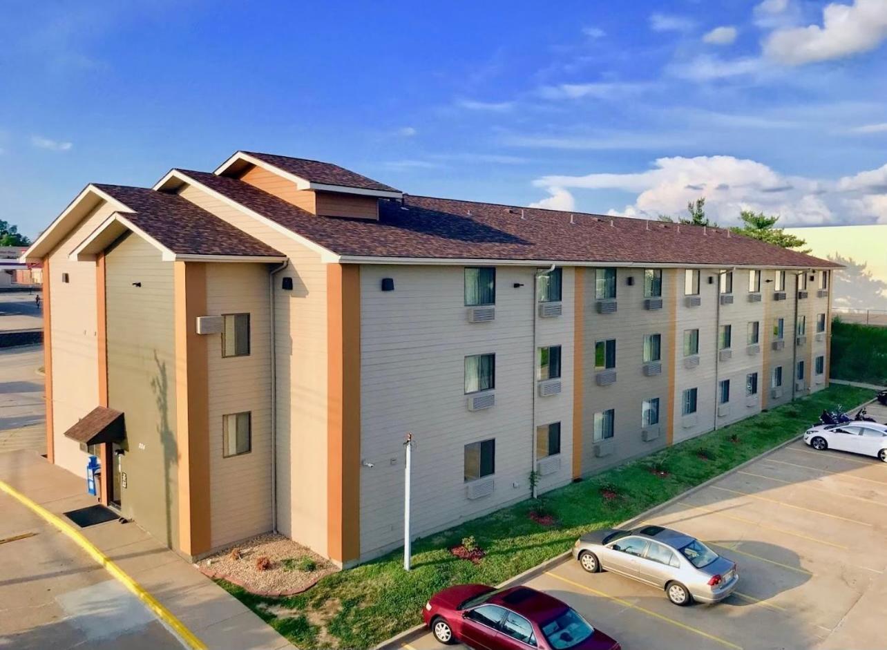 The Quincy Inn & Suites ภายนอก รูปภาพ