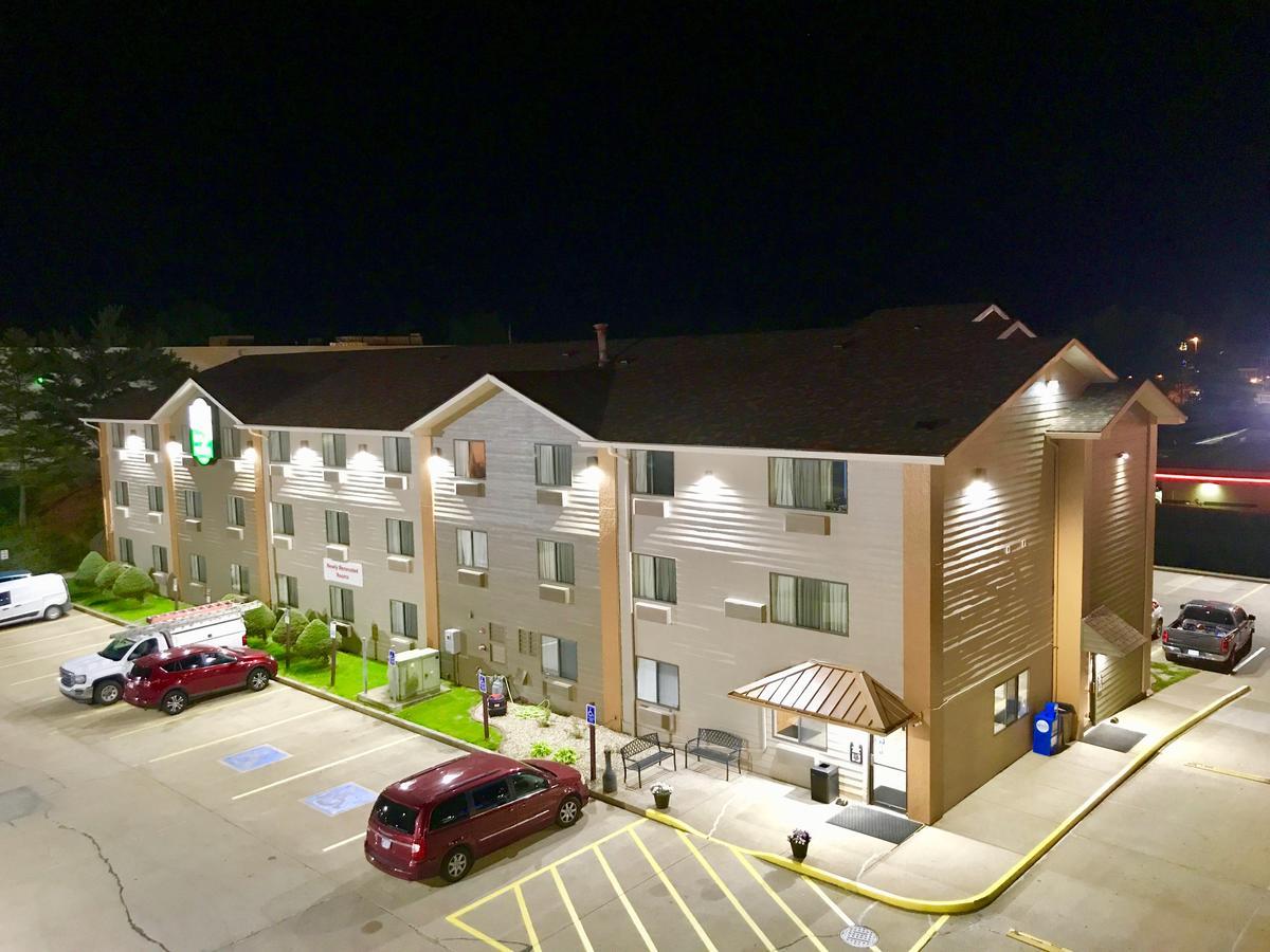 The Quincy Inn & Suites ภายนอก รูปภาพ