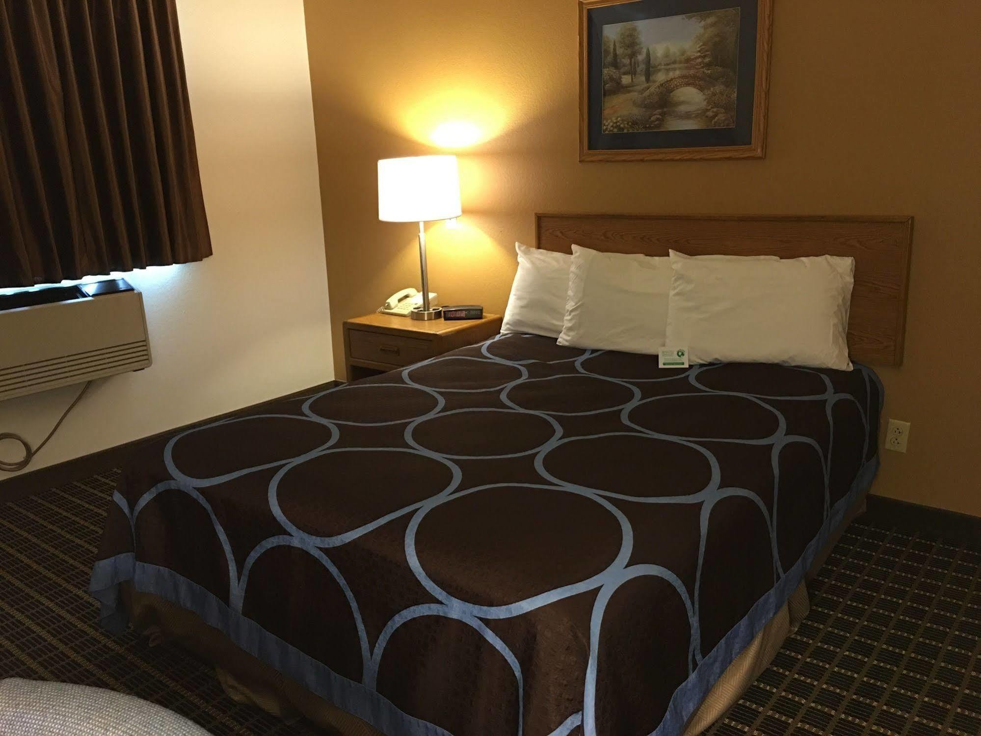 The Quincy Inn & Suites ภายนอก รูปภาพ