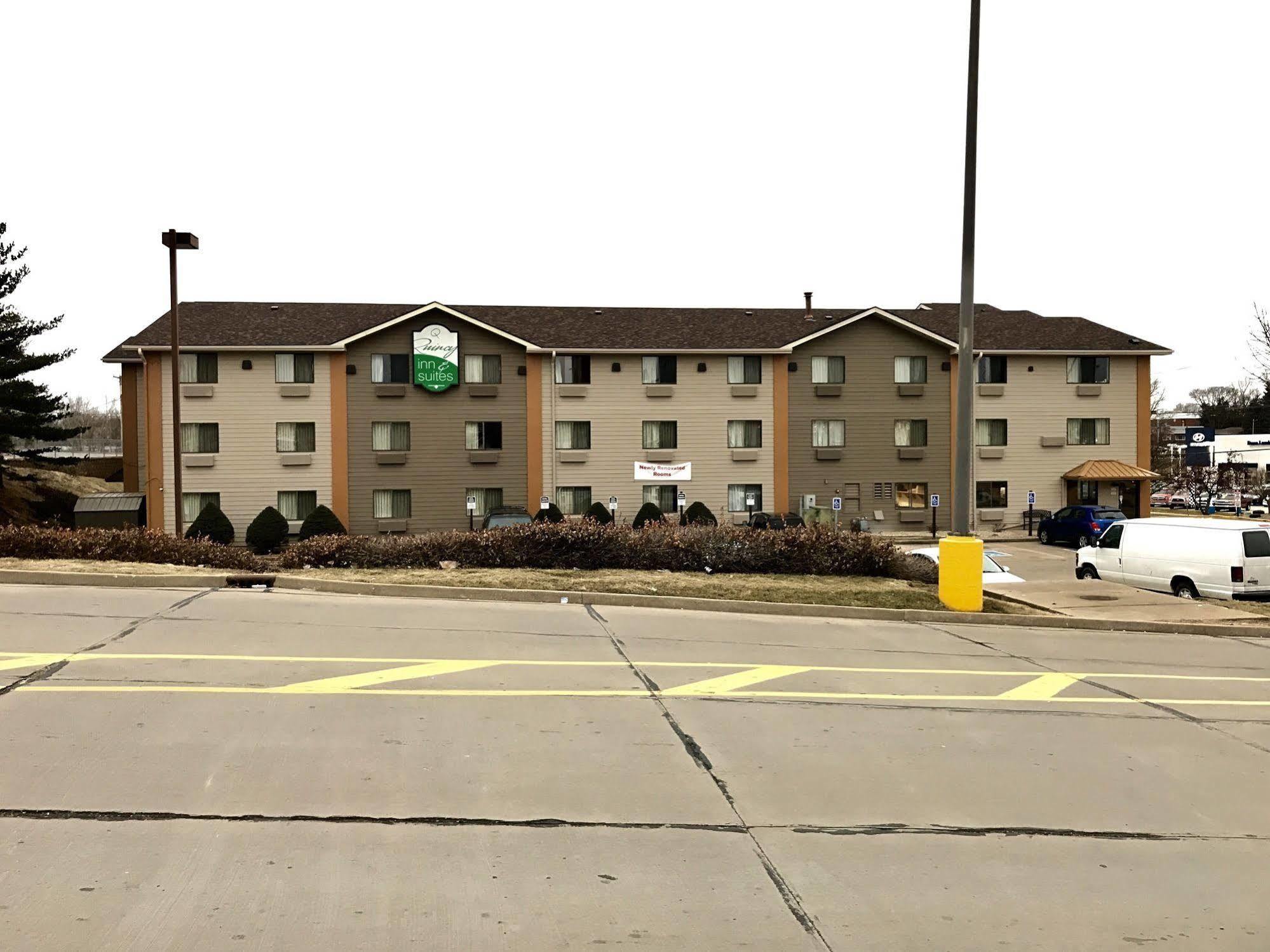 The Quincy Inn & Suites ภายนอก รูปภาพ