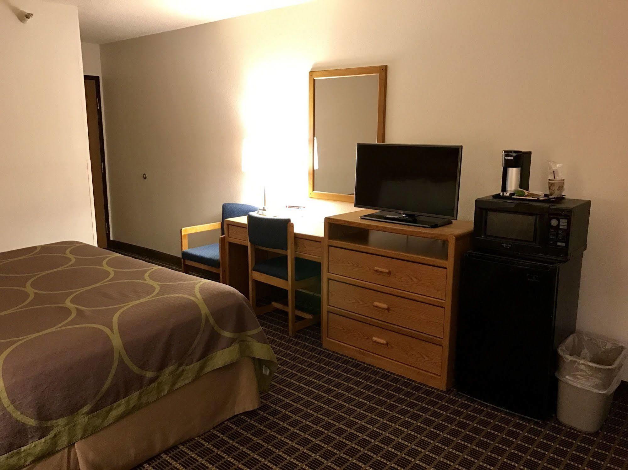 The Quincy Inn & Suites ภายนอก รูปภาพ