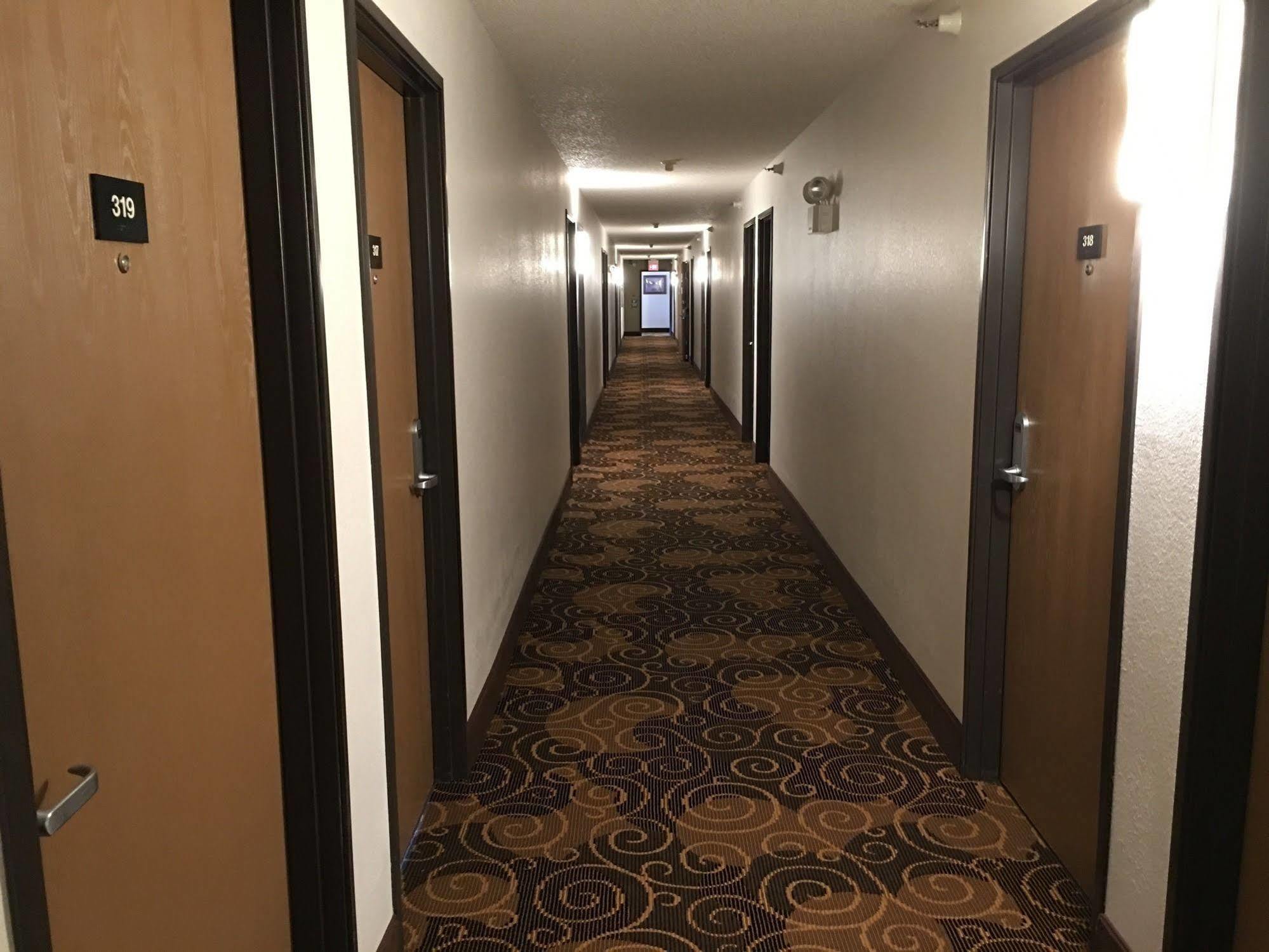 The Quincy Inn & Suites ภายนอก รูปภาพ