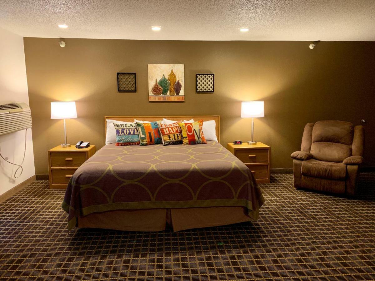 The Quincy Inn & Suites ภายนอก รูปภาพ