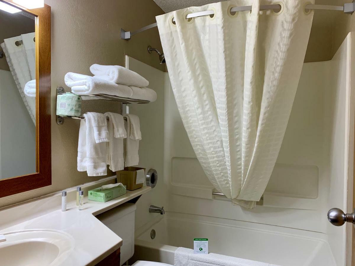 The Quincy Inn & Suites ภายนอก รูปภาพ